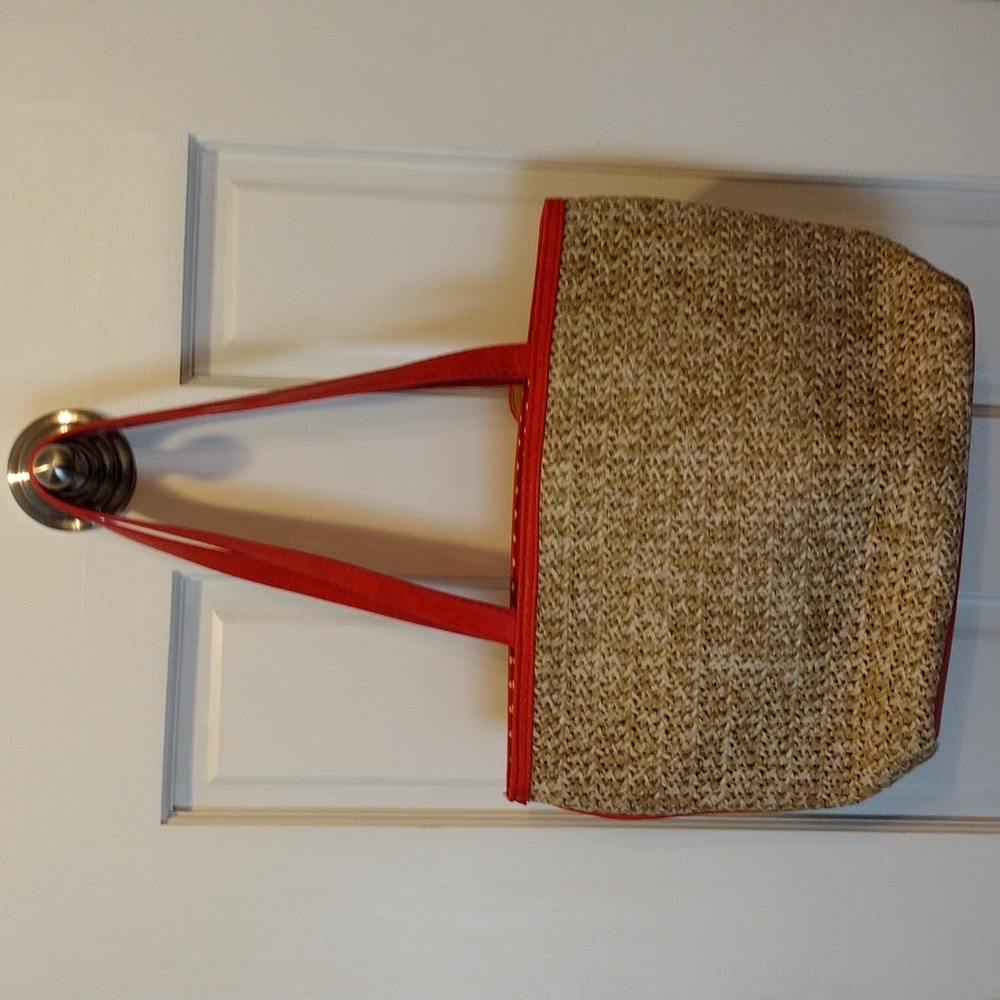 Beautiful wicker tote style purse. - Picture 4 of 8